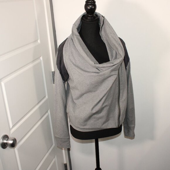 Lululemon Sway Jacket Gray Asymmetric Zipper Cowl Neck Size 8 Thumbholes - Picture 1 of 4